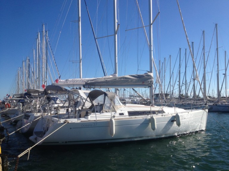 Sailboat for rent Toulon at the best price
