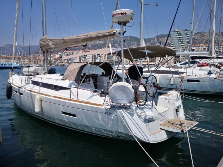 Rent a Jeanneau Sun Odyssey 439 Toulon