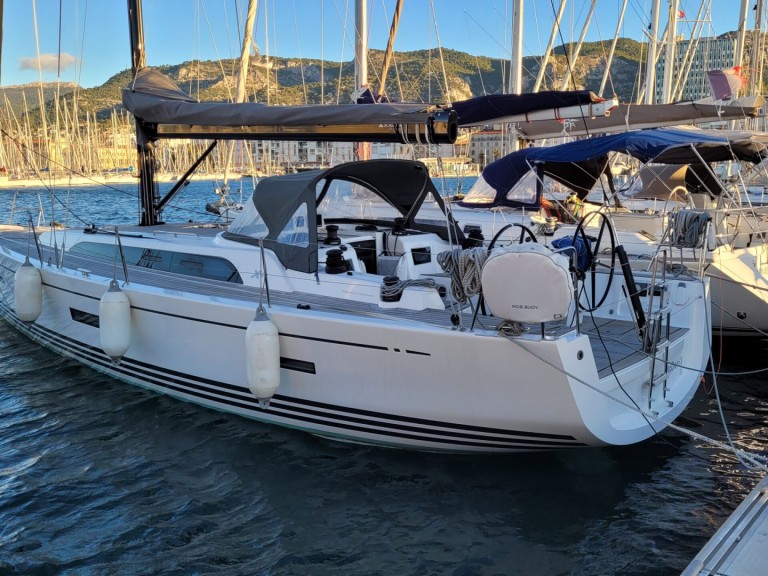 Sailboat for rent Toulon at the best price