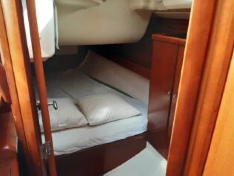 Boat rental Dufour Dufour 425 Grand Large in Toulon on Samboat