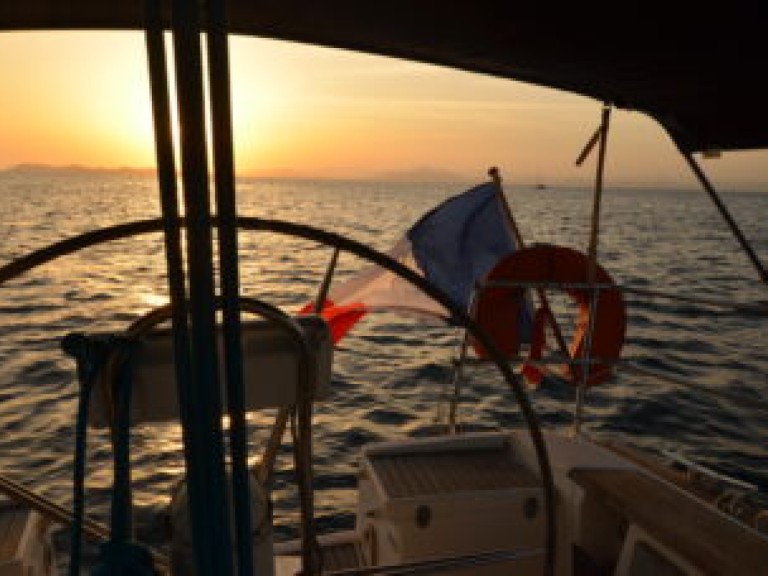 Sailboat for rent Toulon at the best price