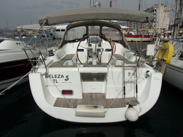 Yacht charter Toulon cheap Oceanis 37