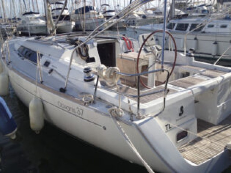 Sailboat rental in Toulon - Bénéteau Oceanis 37