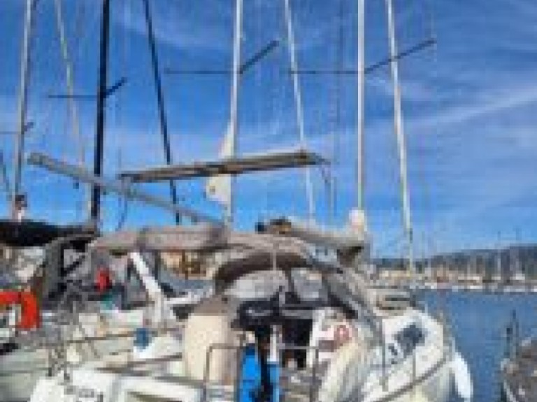 Boat rental Bénéteau Oceanis 37 in Toulon on Samboat