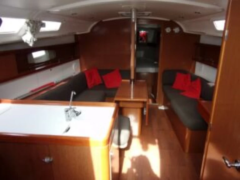 Sailboat rental with or without captain Bénéteau Toulon