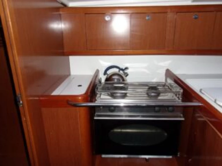 Sailboat for rent Toulon at the best price