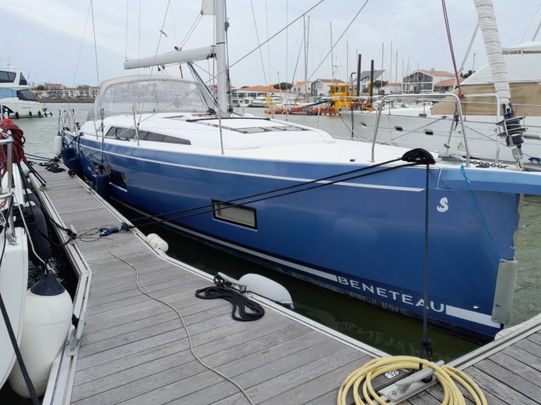 Boat rental Bénéteau Oceanis 46.1 in Toulon on Samboat