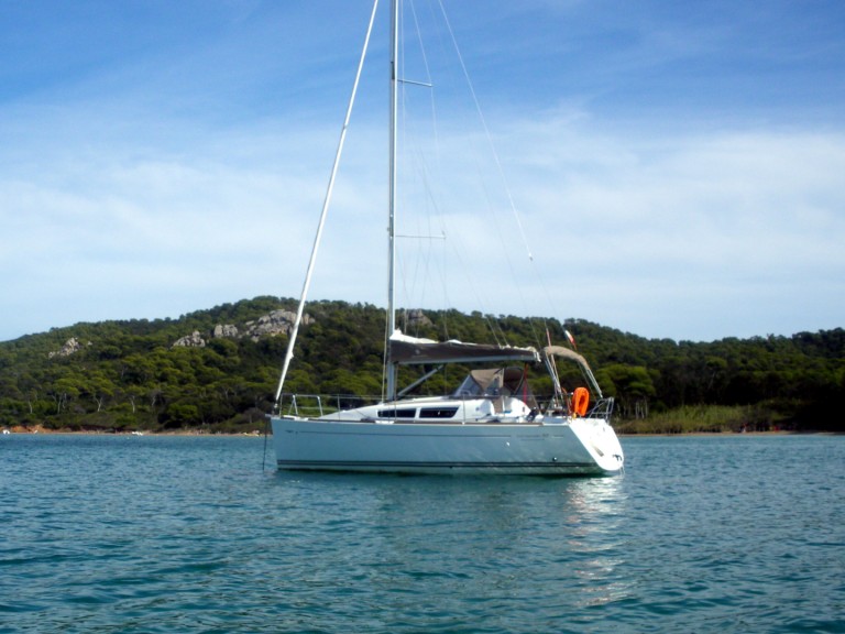 Sailboat rental in Toulon - Jeanneau Sun Odyssey 30i