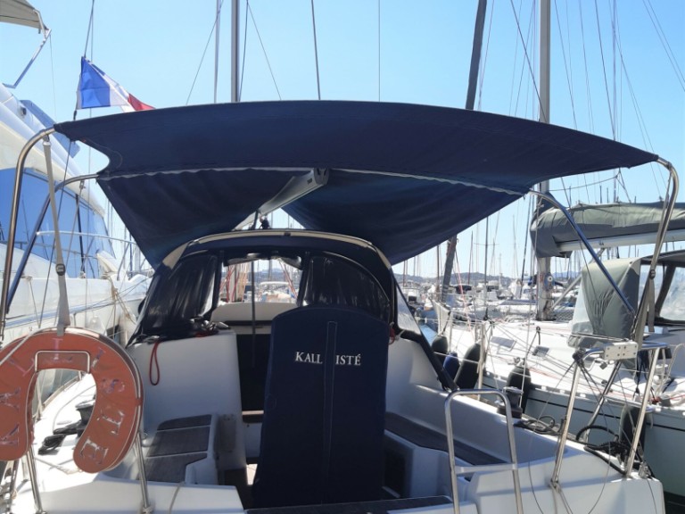 Sailboat rental in Toulon - Jeanneau Sun Odyssey 33i