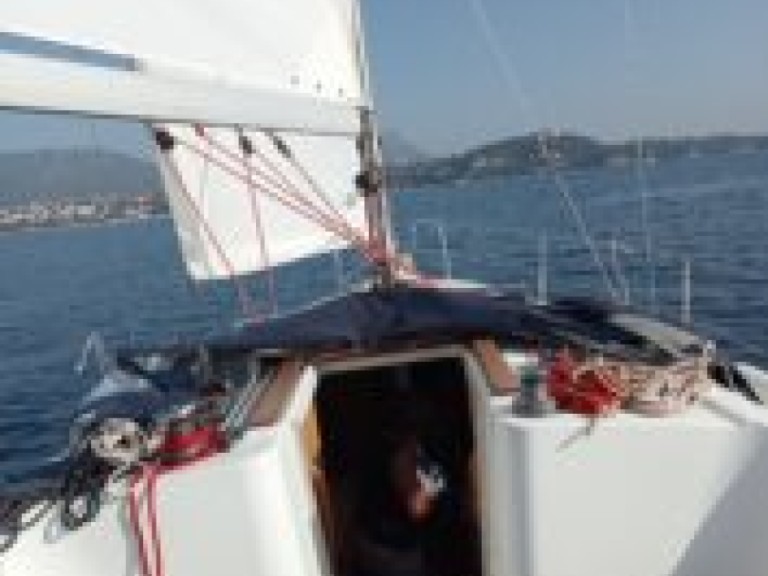 Boat rental Jeanneau Sun Odyssey 33i in Toulon on Samboat