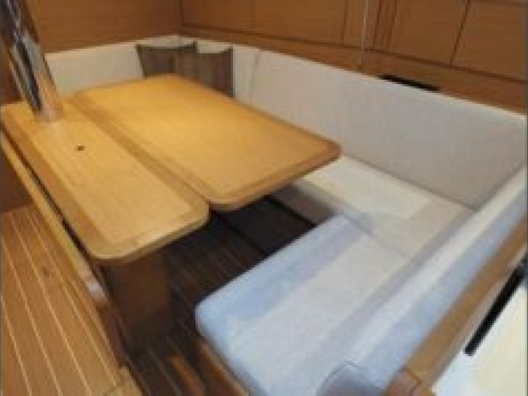 Rent a Jeanneau Sun Odyssey 379 Toulon