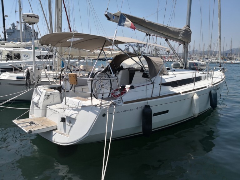 Yacht charter Toulon cheap Sun Odyssey 439