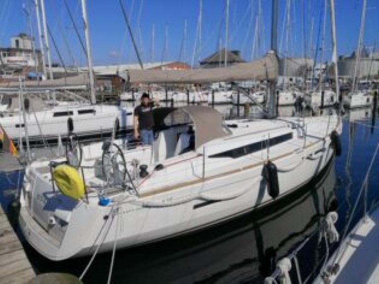 Sailboat rental in Toulon - Jeanneau Sun Odyssey 439