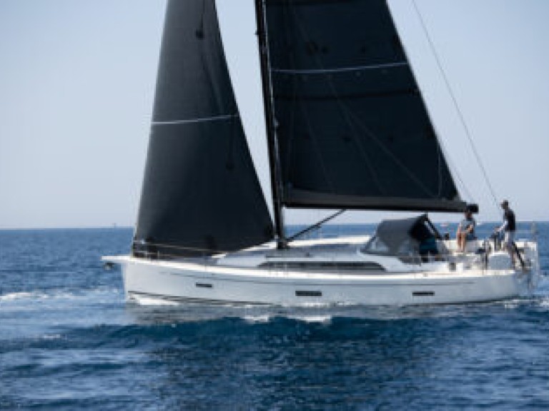 Sailboat for rent Toulon at the best price