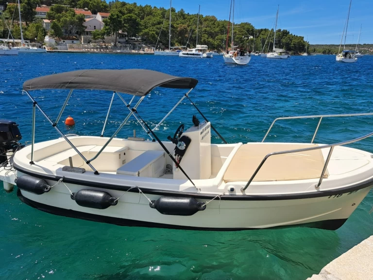 Motorboat rental in Milna - Betina Open 500