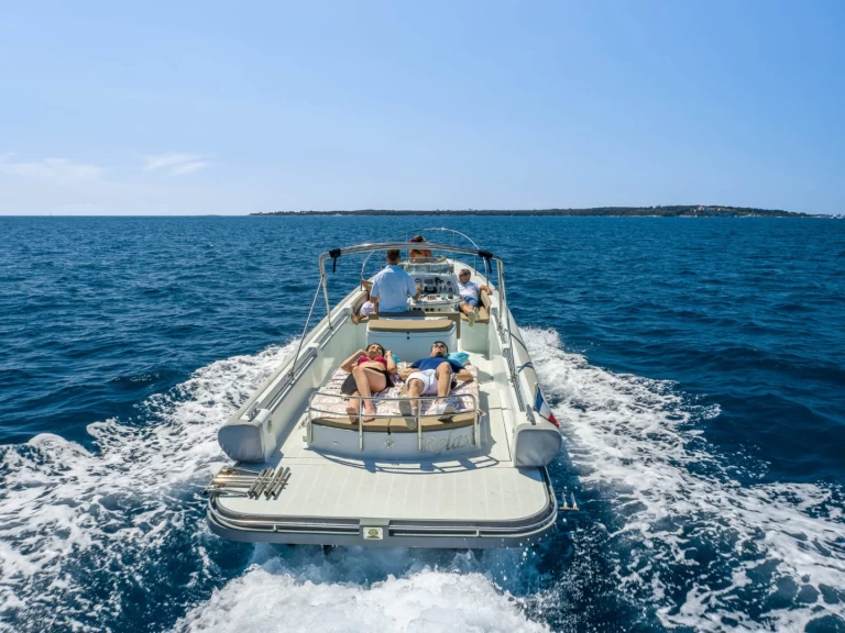 Motorboat for rent Agay at the best price