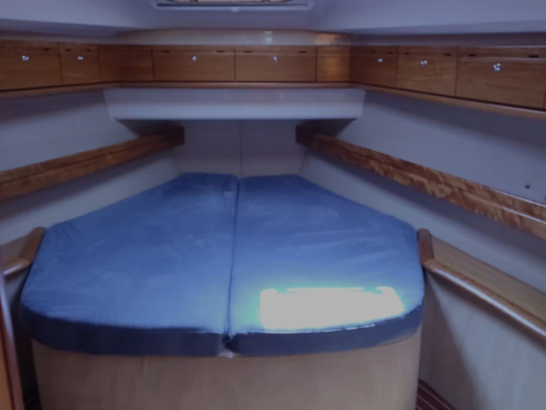Sailboat for rent Le Grau-du-Roi at the best price