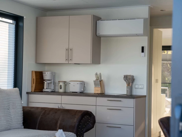 Bareboat Rental Houseboat FLOATING with a boat licence