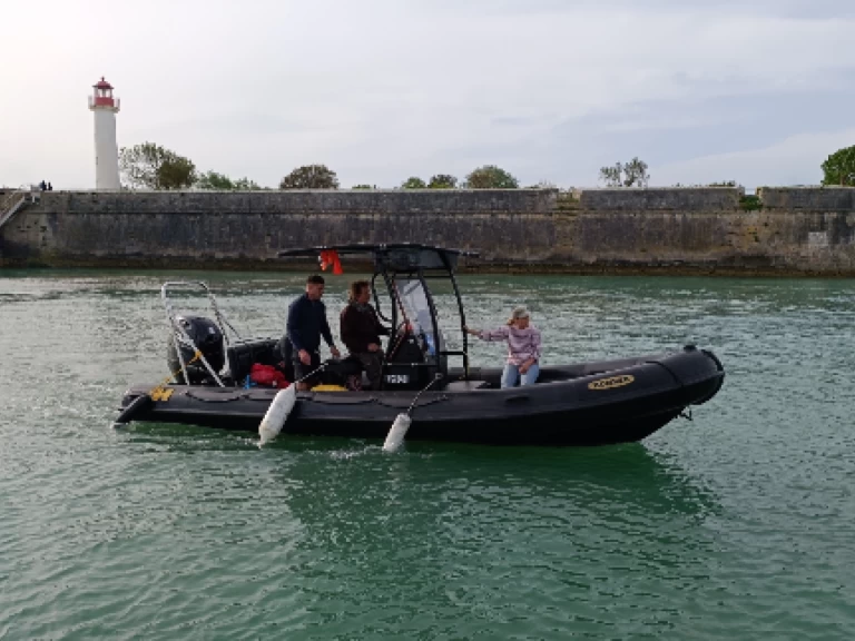 Yacht charter La Flotte cheap destroyer