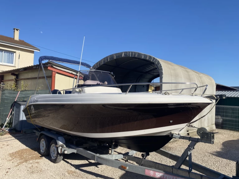 Bareboat Rental Motorboat Pacific Craft with a boat licence