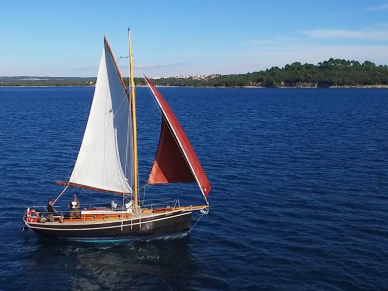 Sailboat for rent Pula at the best price