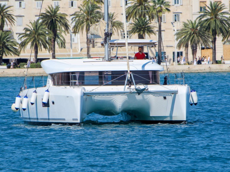 Boat rental Lagoon Lagoon 42 in Split on Samboat