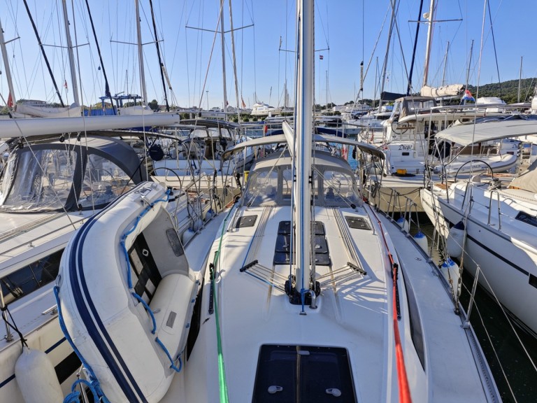 Boat rental Bavaria Cruiser 37 in Sukošan on Samboat