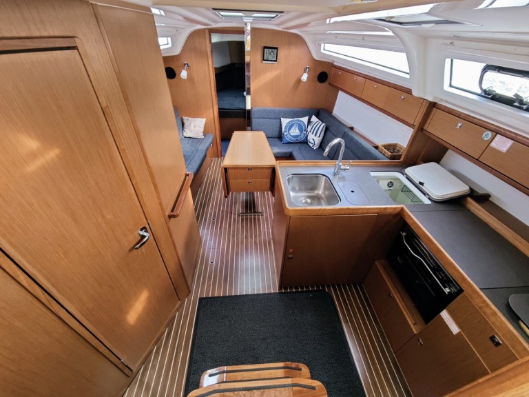 Bavaria Cruiser 37 in Sukošan on SamBoat