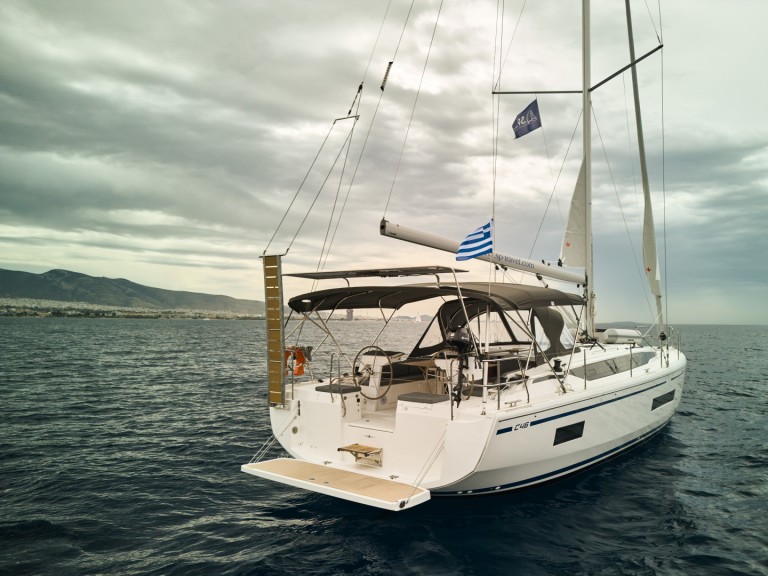 Boat rental Bavaria Bavaria C46 in Alimos on Samboat