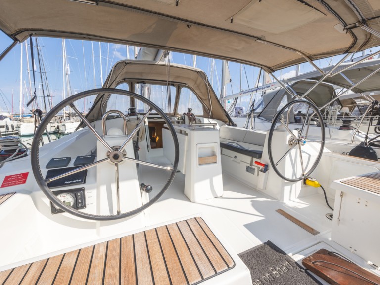 Rent a Bénéteau Oceanis 38.1 Lefkáda