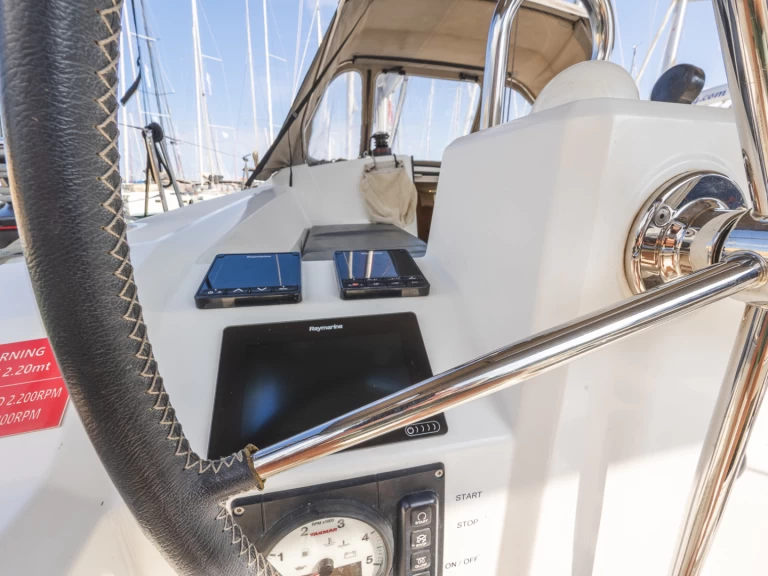 Sailboat rental with or without captain Bénéteau Lefkáda