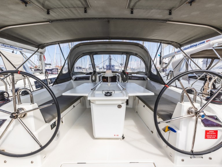 Bareboat Rental Sailboat Bénéteau with a boat licence