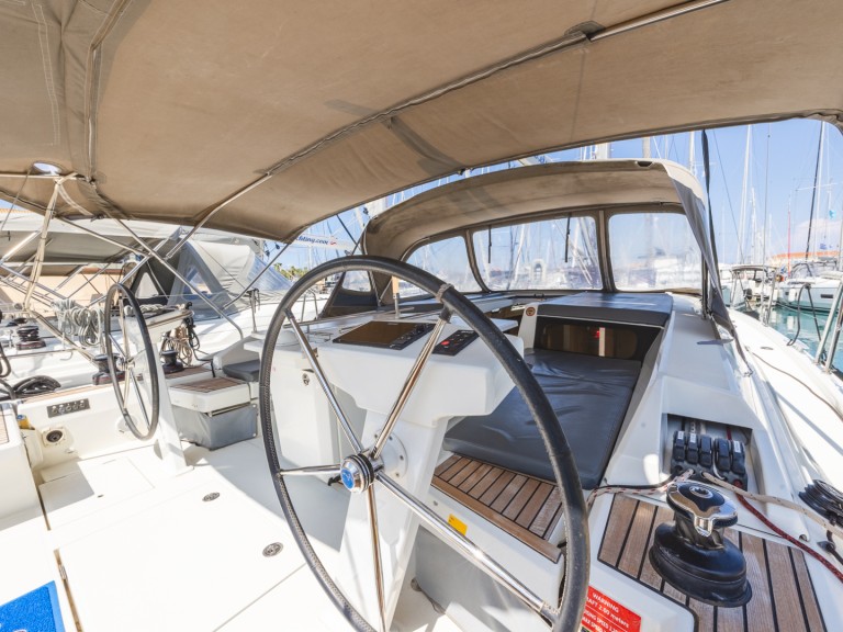 Yacht charter Lefkáda cheap Oceanis 46.1