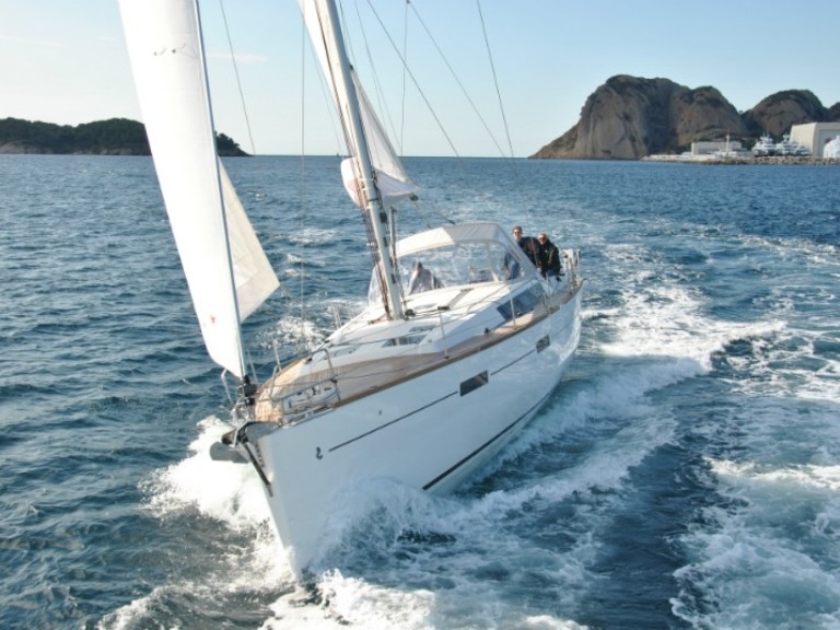 Rent a Bénéteau Oceanis 45 Paros (Island)