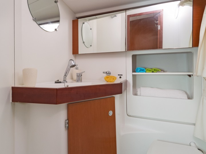 Bénéteau Oceanis 50 in Alimos on SamBoat