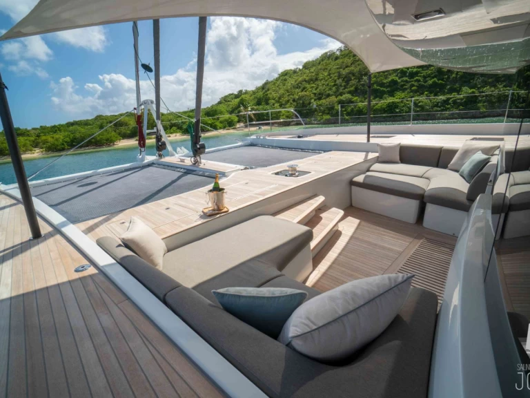 Bareboat Rental Luxury Yacht Lagoon with a boat licence