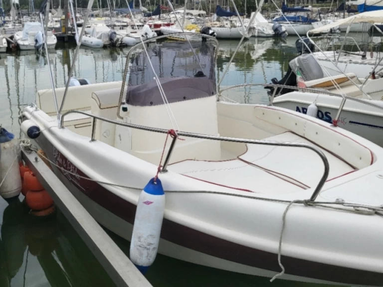Motorboat rental with or without captain Rascala Tuoro sul Trasimeno