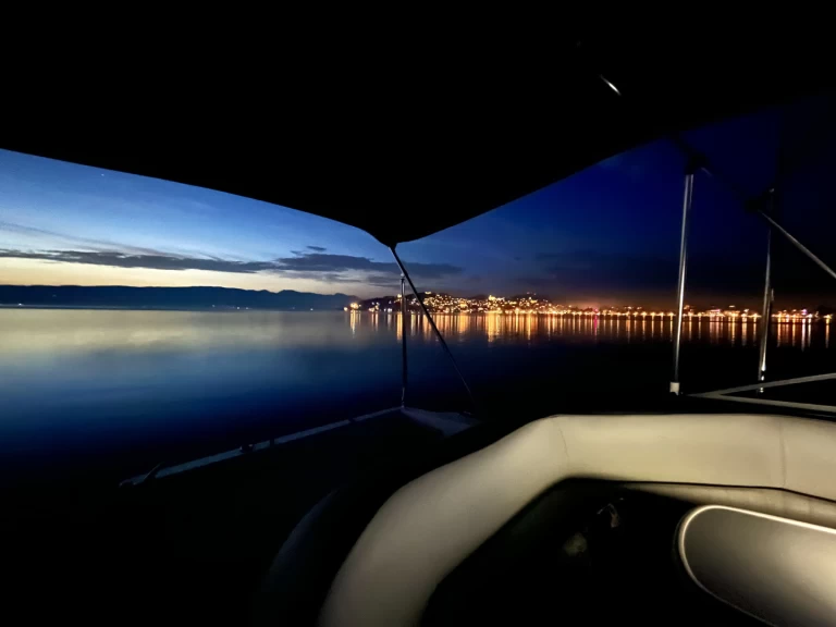 Bayliner Bayliner 2655 Cierra charter bareboat or captained in  Ohrid