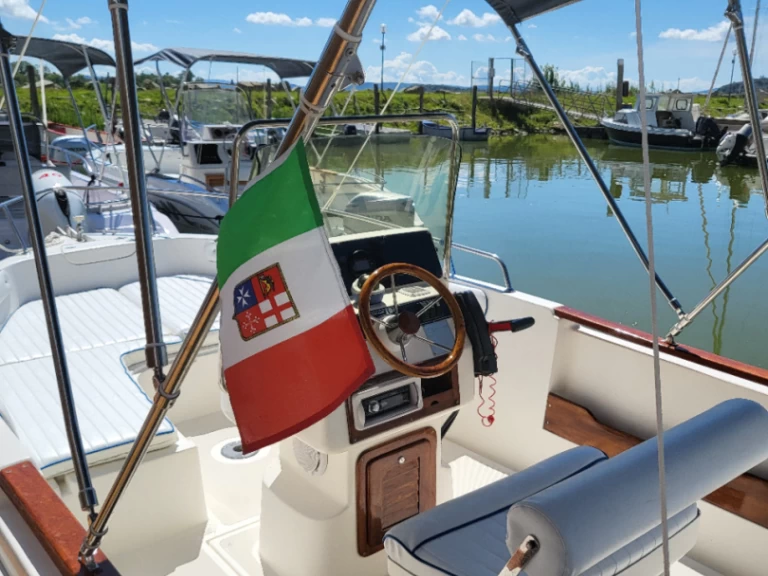 Motorboat rental with or without captain Gaia Tuoro sul Trasimeno