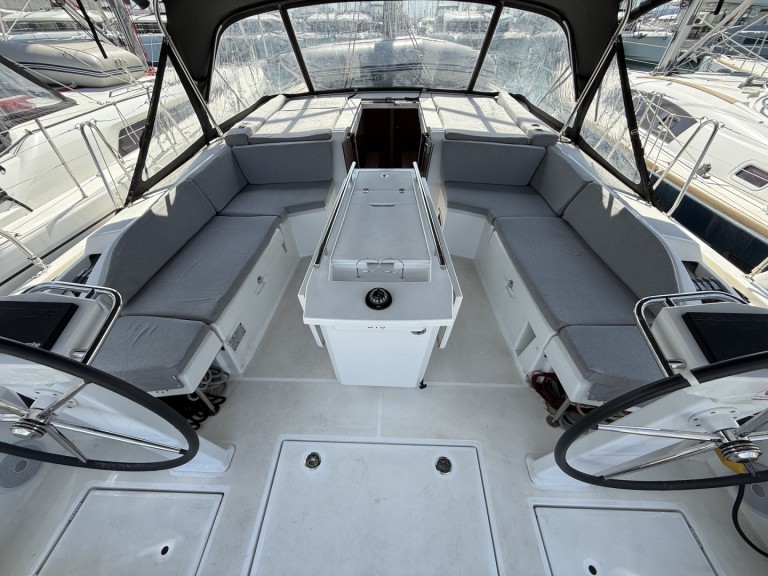 Rent a Bénéteau Oceanis 46.1 Sukošan