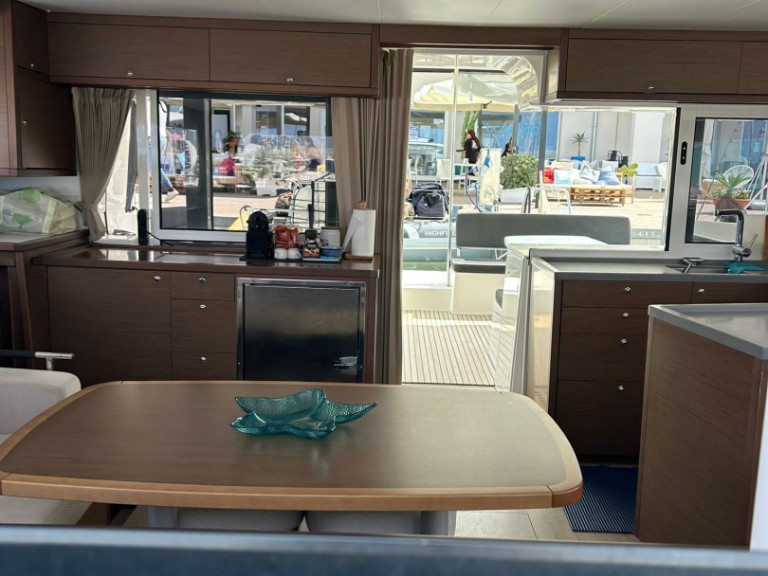 Catamaran for rent Nettuno at the best price