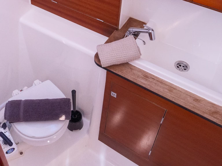 Sailboat for rent Pula at the best price