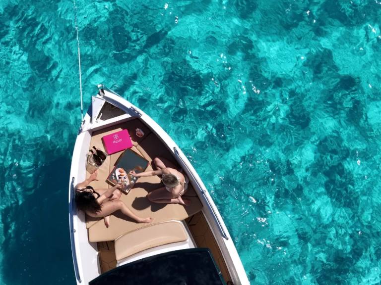 Bareboat Rental Motorboat Cattleya with a boat licence