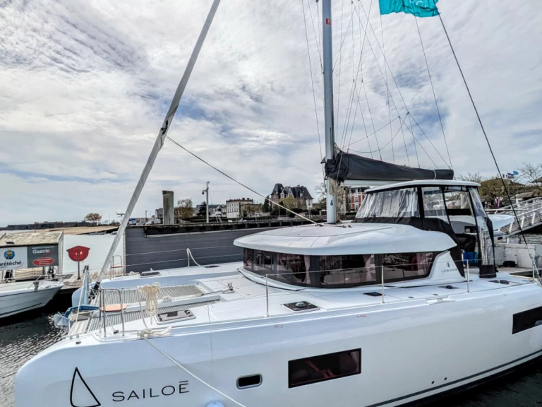 Boat rental Lagoon Lagoon 42 in Mahé on Samboat