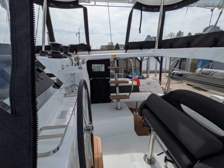 Catamaran rental in Mahé - Lagoon Lagoon 42