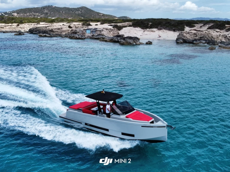 Bareboat Rental Motorboat De Antonio with a boat licence