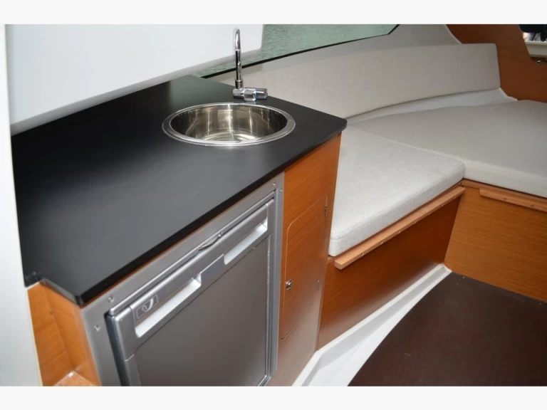 Motorboat rental with or without captain Jeanneau Tribunj