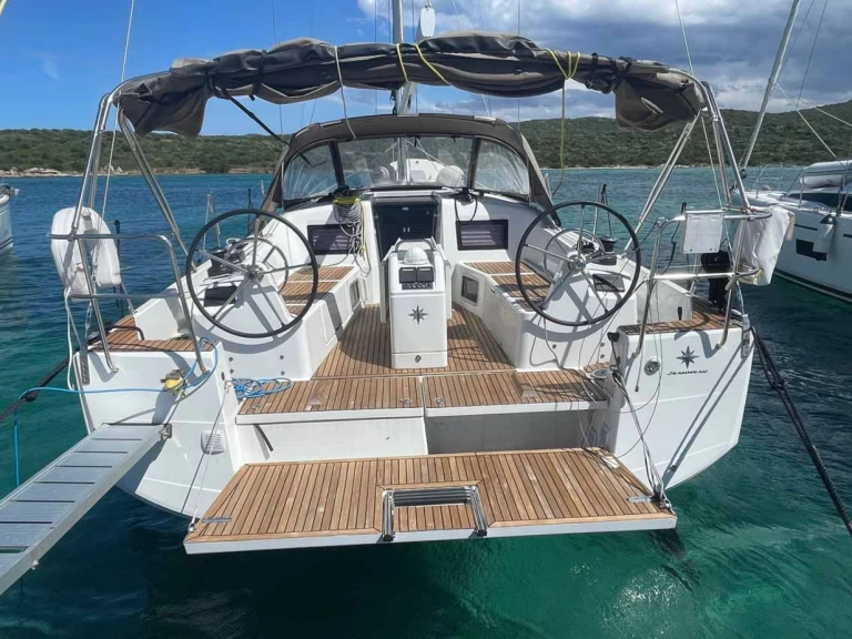 Bareboat Rental Sailboat Jeanneau with a boat licence