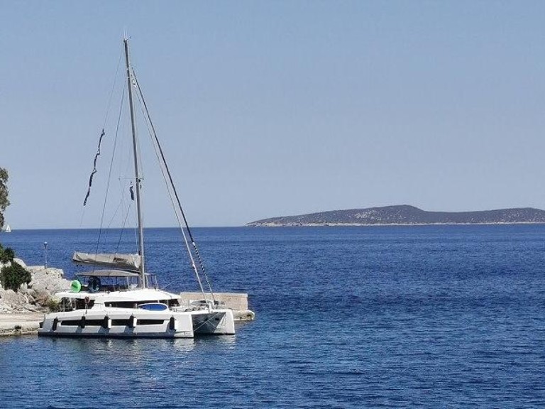 Bali Bali 5.8 charter bareboat or captained in  Alimos
