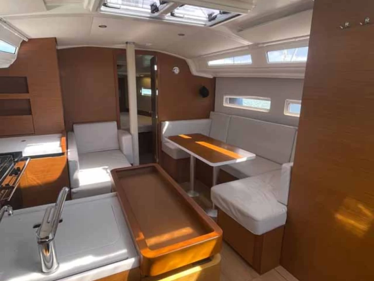 Sailboat for rent Golfo Aranci at the best price
